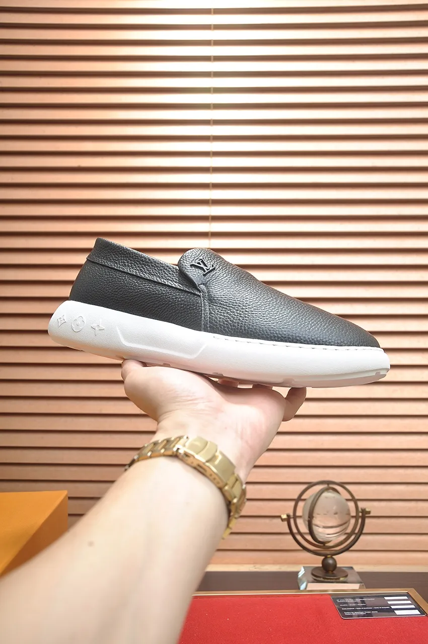 Men's men's shoes 💰700💶[LOUIS VUITTON] new original order 🍀LV Louis Vuitton * - top version of LV classic trendy shoes! Made of imported original LV fabric with rubber surface, breathable cowhide lining, and original wear-resistant rubber foam outsole! High quality products! The yardage is 38-44.